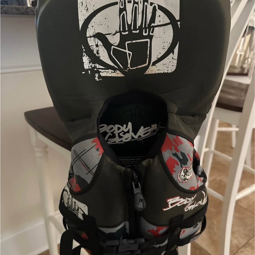 Body Glove Kids Life Jacket - Black and Red